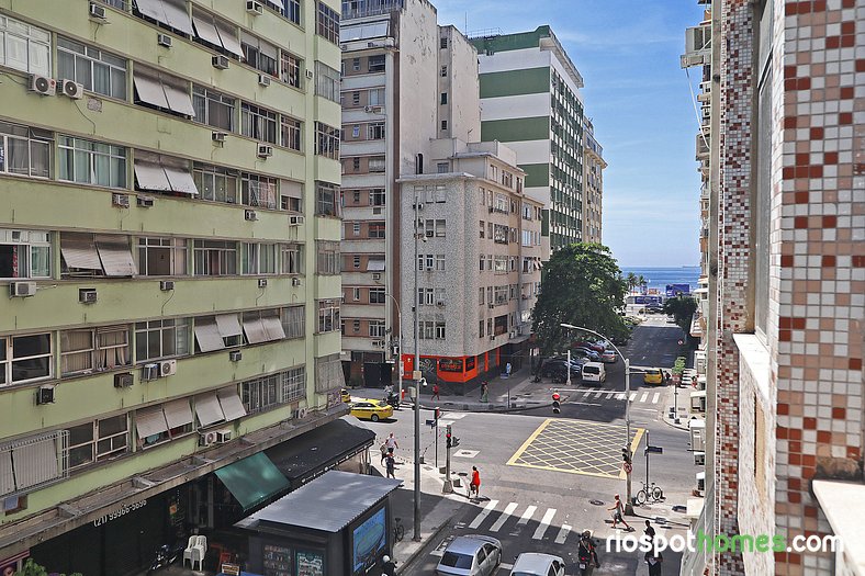 Apartamento con vista lateral al mar en Copacabana